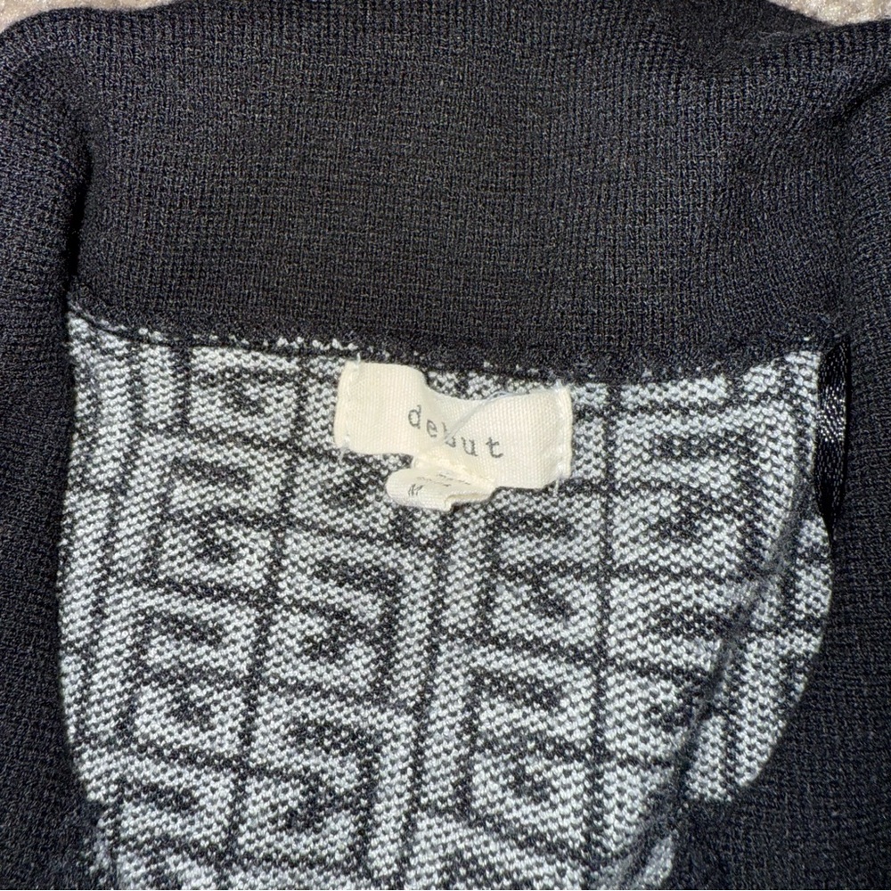 Debut Short Sleeve Crop Black and White Pattern Medium - Picture 2 of 7